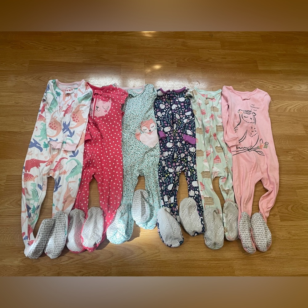 Bundle of girls 3T Carter’s zip up Cotten  footed pajamas